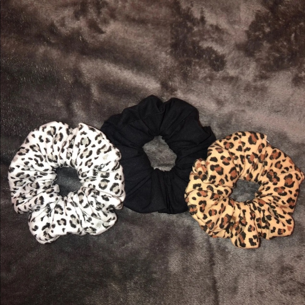 Leopard Scrunchies!!